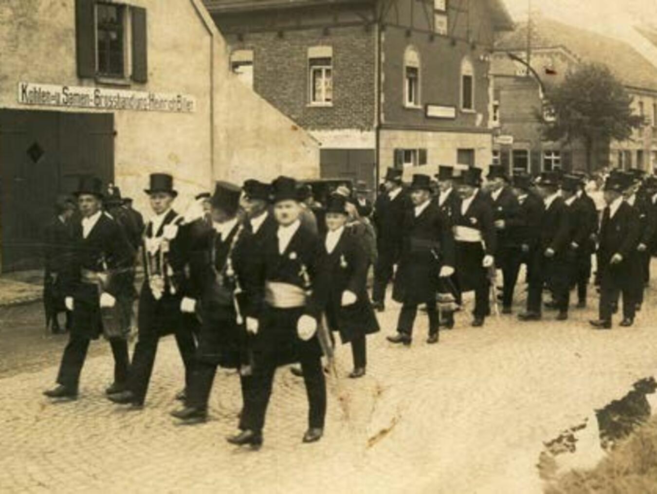 Der Schützenumzug im Jahr 1934. Archivfoto: privat
