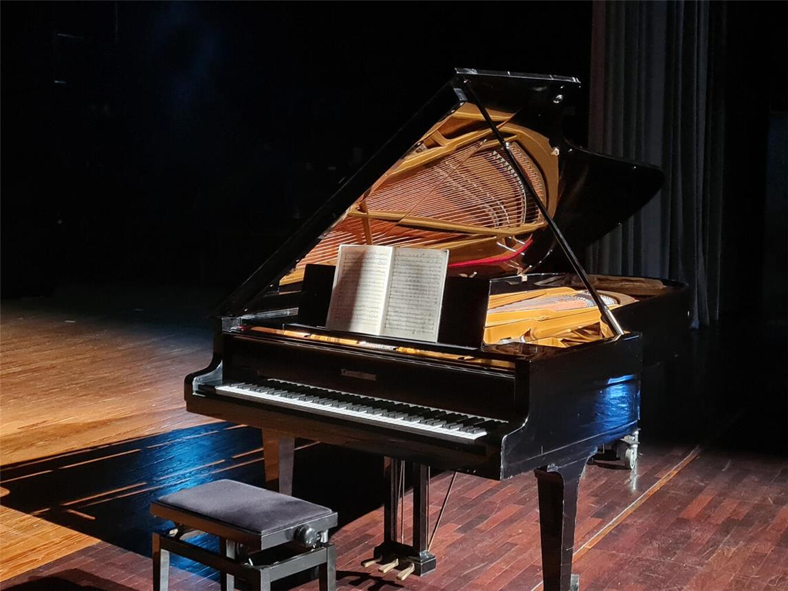 Die Konzerte auf höchstem Niveau bieten den jungen Pianisten die Möglichkeit ihr neu erworbenes Wissen vor dem Emmericher Publikum zu präsentieren. Foto: Stadt Emmerich